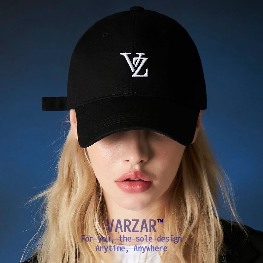 Bts Twice愛用で話題沸騰 韓国ブランド バザール Varzar の帽子にラブコール 有名人のファッション 着こなし ブランドを紹介 Who Wore Best
